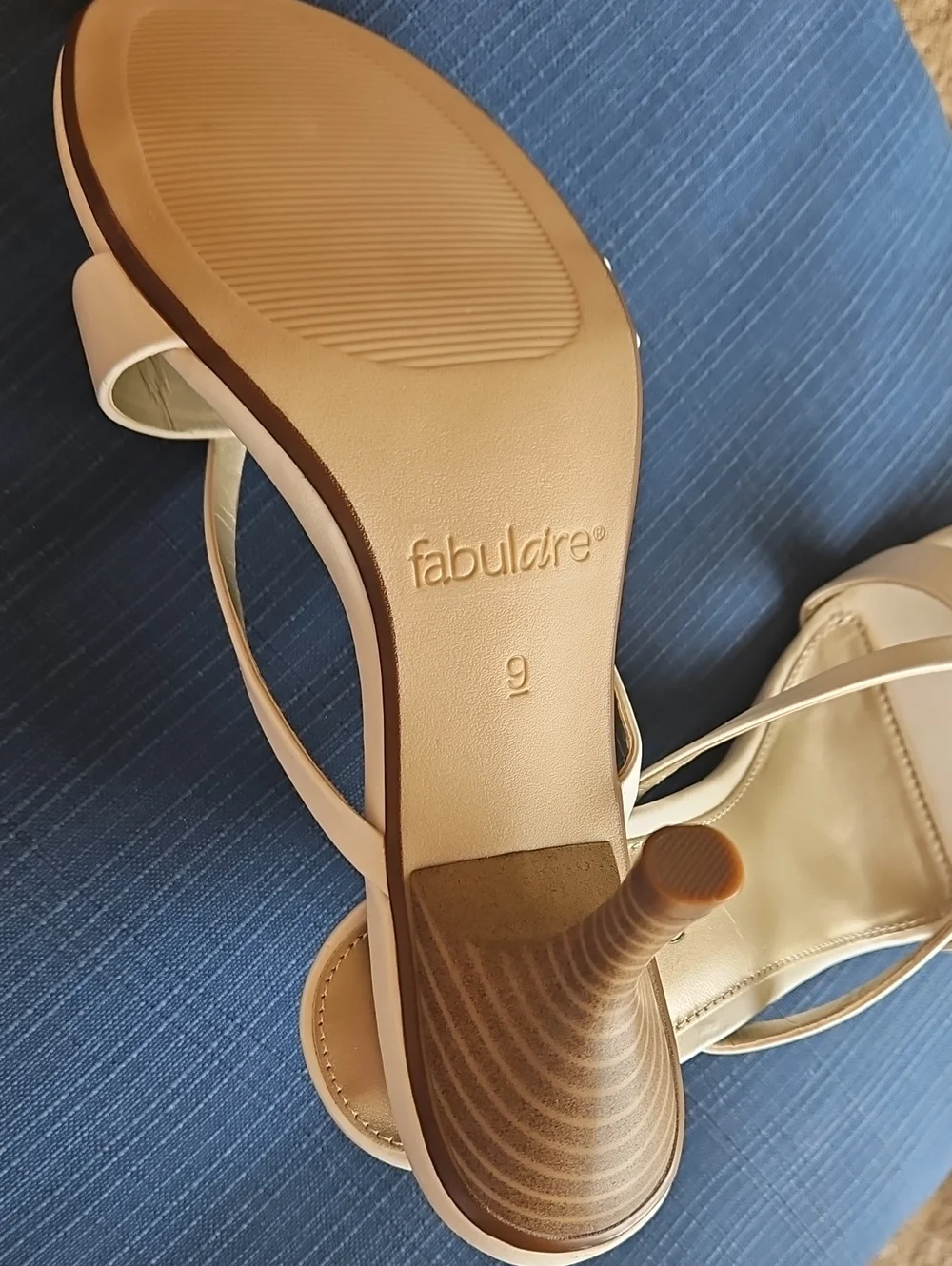 Fabulaire AVA White Thong Kitten Heels Sandals - Picture 5 of 9